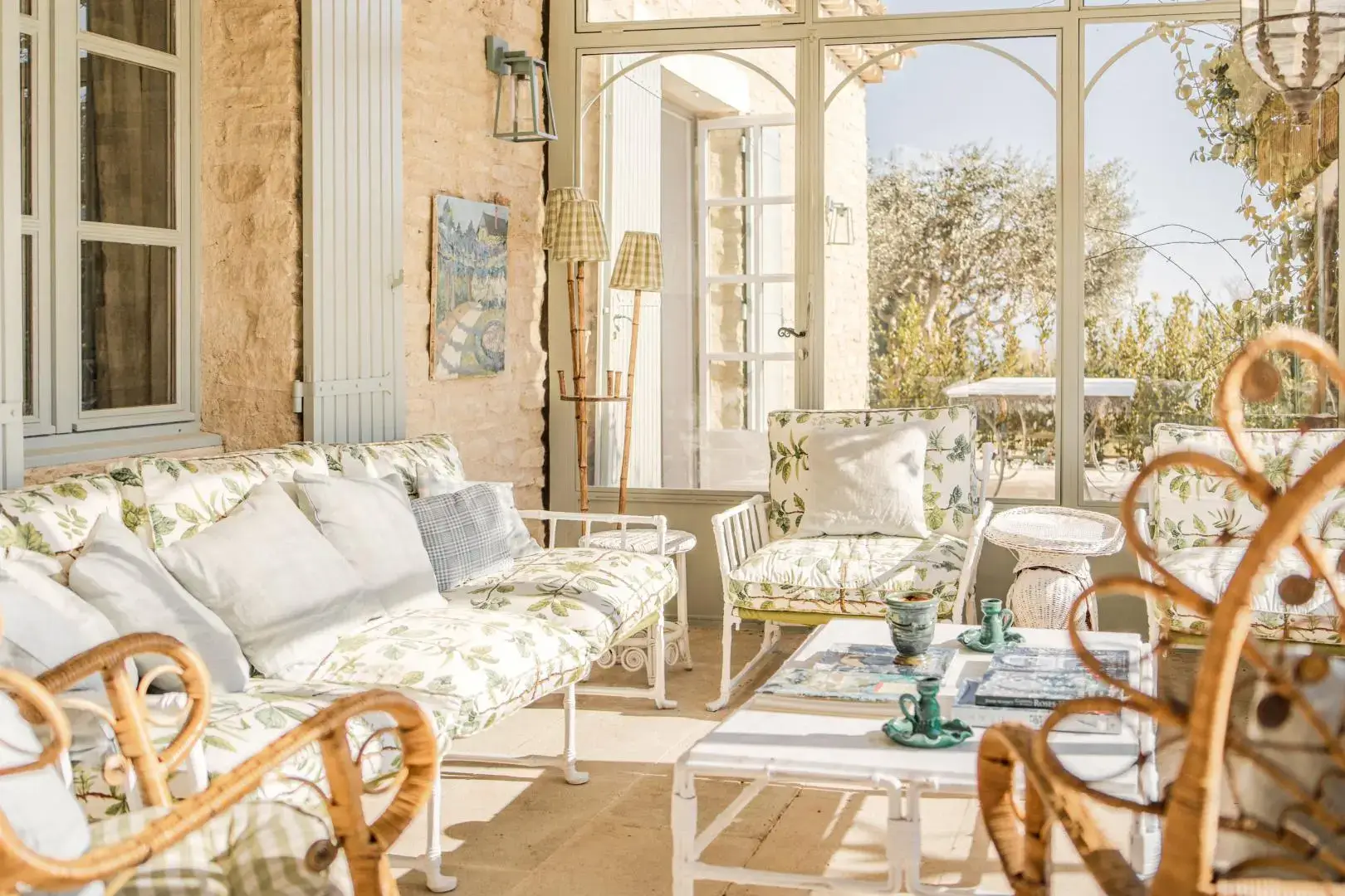 Jardin d'été dans un mas Provençal.