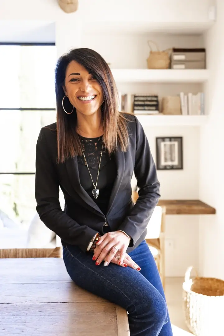 Gwen, membre de l’équipe de la Conciergerie Pirotte dans le Luberon.