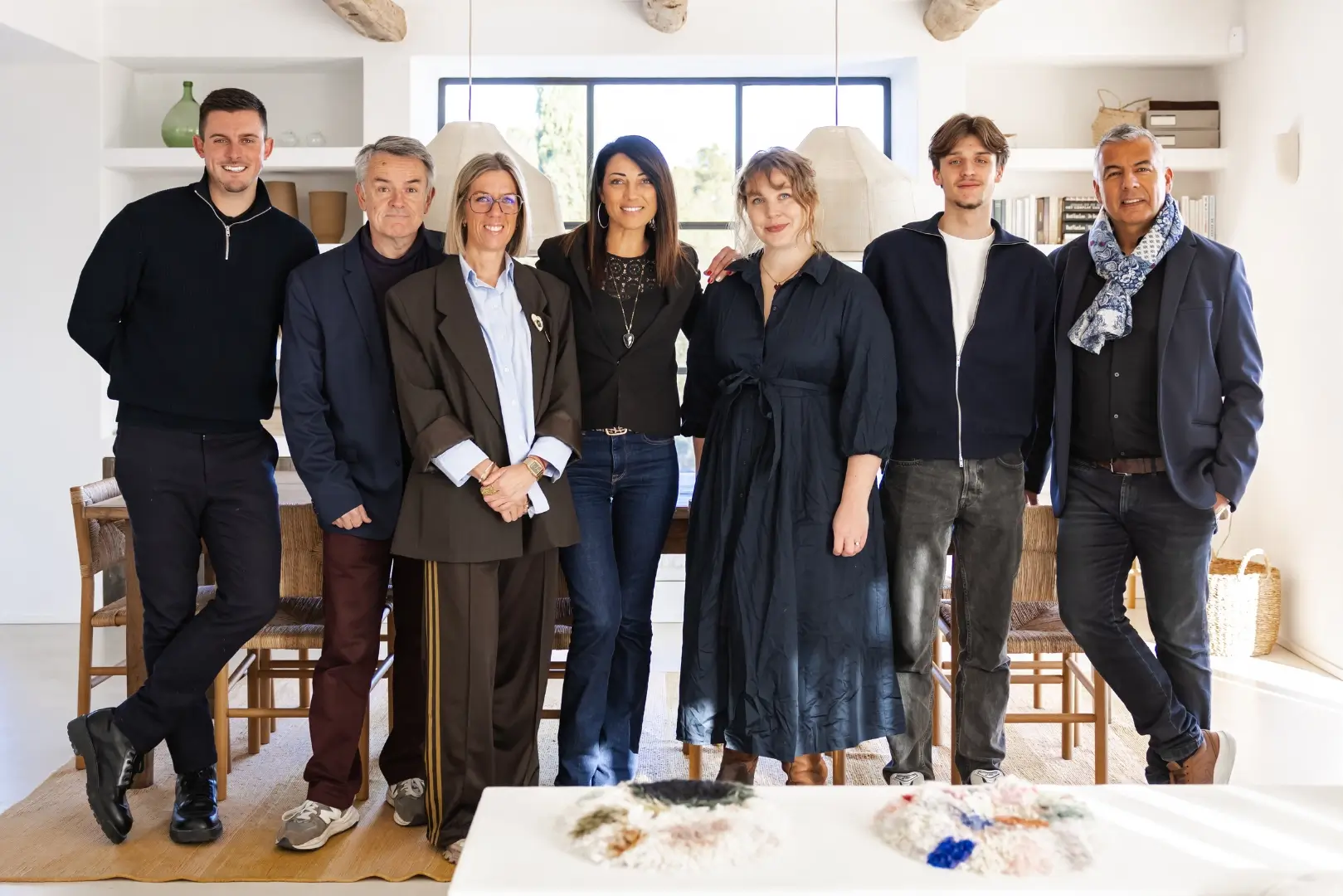 Intérieur lumineux d’une résidence secondaire en Provence — un équilibre entre rigueur, soin et sérénité.